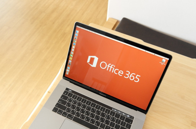 Laptop_Office_365_Screen_Logo